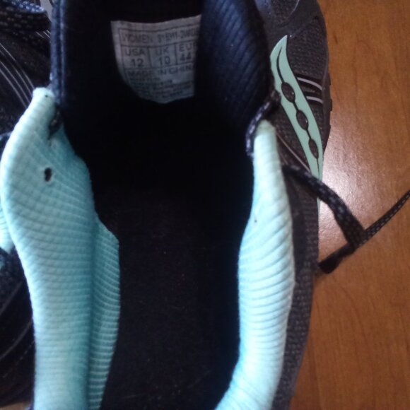 Like New Saucony Excursion Black Womens Sneakers 12 Wide - Picture 7 of 11